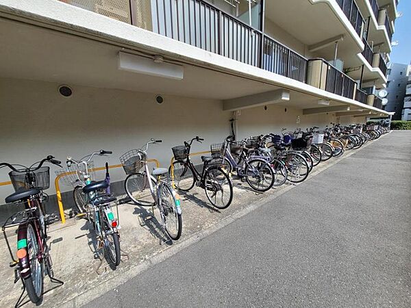 整理された駐輪場で自転車の出し入れもらくらく！