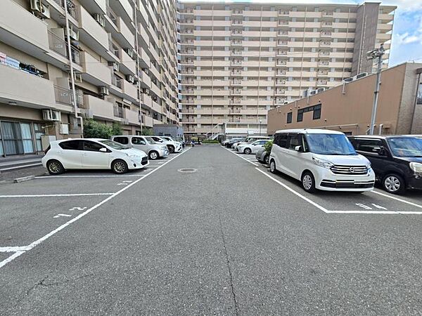 ゆったりとした敷地内駐車場で駐車もらくらく！