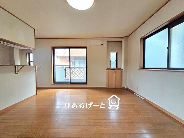 ＬＤＫ15帖：室内の空気をサッと換気できる2面採光はうれしいですね