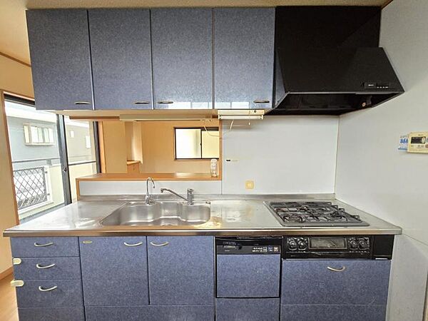 豊富な収納力で調理器具もしっかり片付きます！