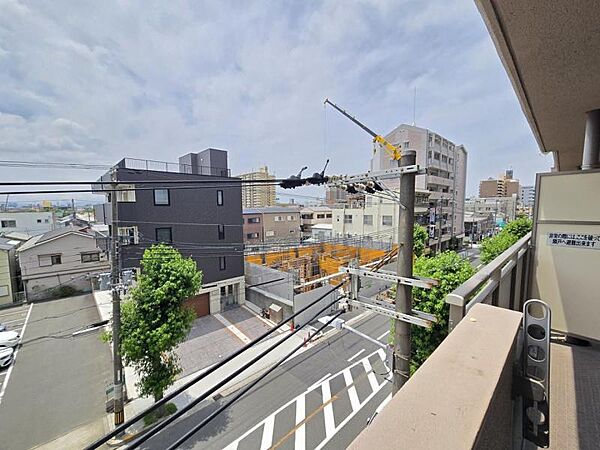 周囲に高い建物はなく、眺望良好ですよ！