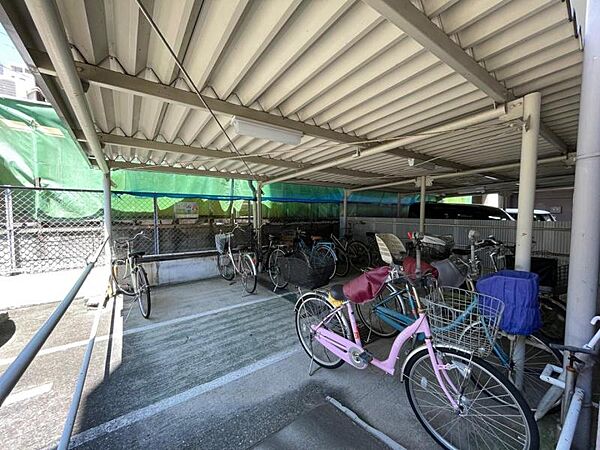 整理された駐輪場で自転車の出し入れもらくらく！