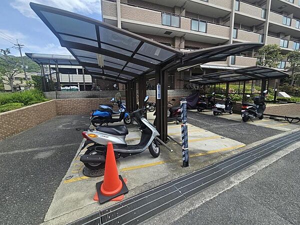 バイク置場があるので大切なバイクをゆったりと置くことができますね！