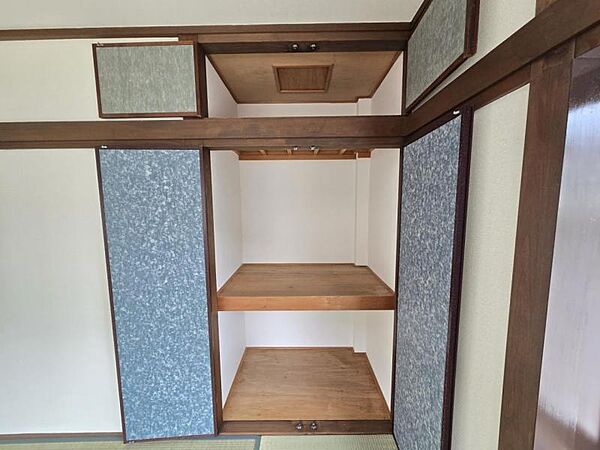 和室：奥行きがあり、季節物の家電や寝具もスッキリと収納！