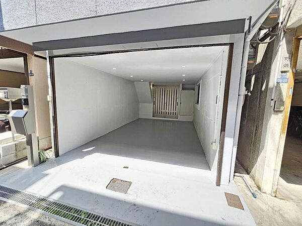 ビルドインガレージで大切なお車を雨から守れます☆