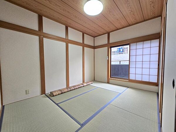 和室6帖：リビングの延長としても個室としても使えるお部屋！