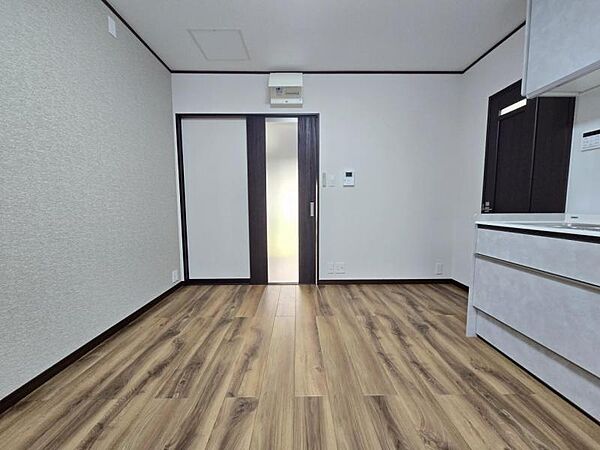 ＬＤＫ7帖：清潔感があり、明るく落ち着いた雰囲気の室内空間！