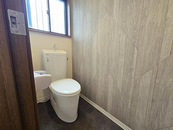 トイレが2ヶ所にあるので複数人でも快適に暮らせます