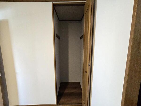 洋室6帖：クローゼット収納つきで、お片付けもしやすい！