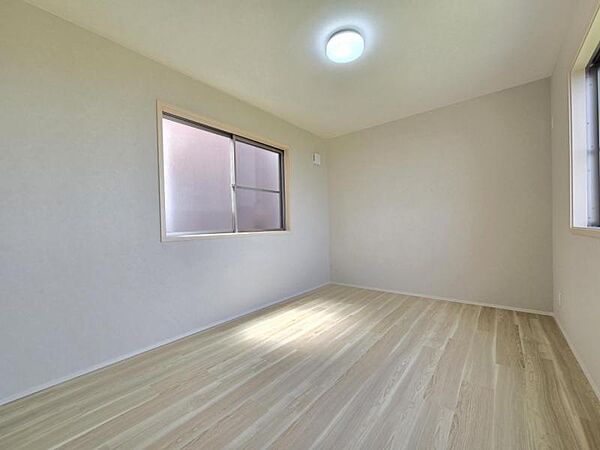 洋室6帖：様々なシーンやライフスタイルにフィットしやすい「シンプル」なデザイン！