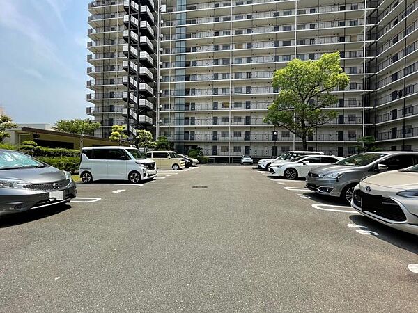 ゆったりとした敷地内駐車場です。