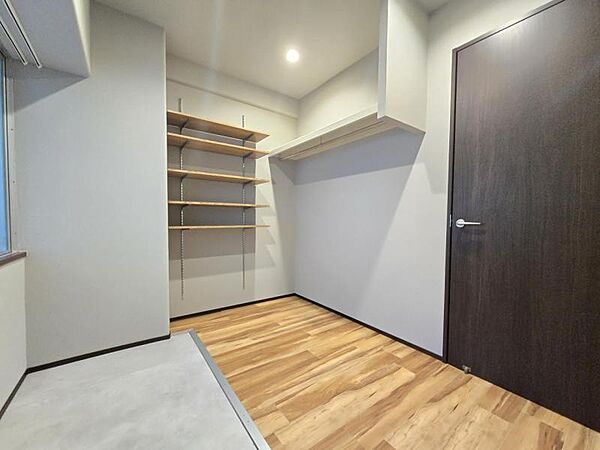 お出かけによく使うものは玄関近くに！モノの居場所がはっきりしていると探すというストレスもなくなります！