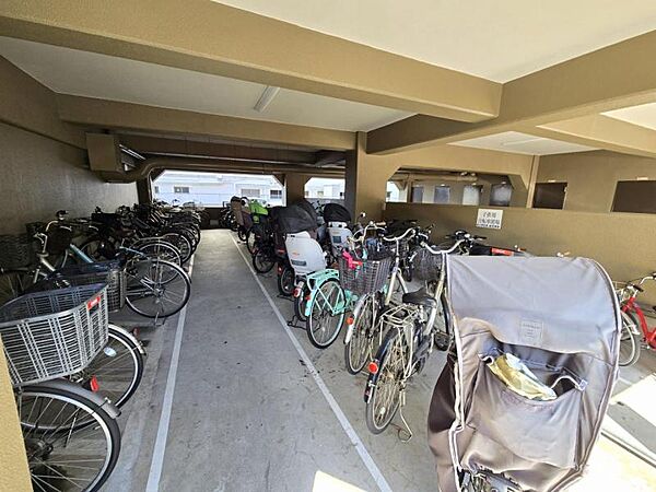 屋根のある駐輪場はうれしいですね