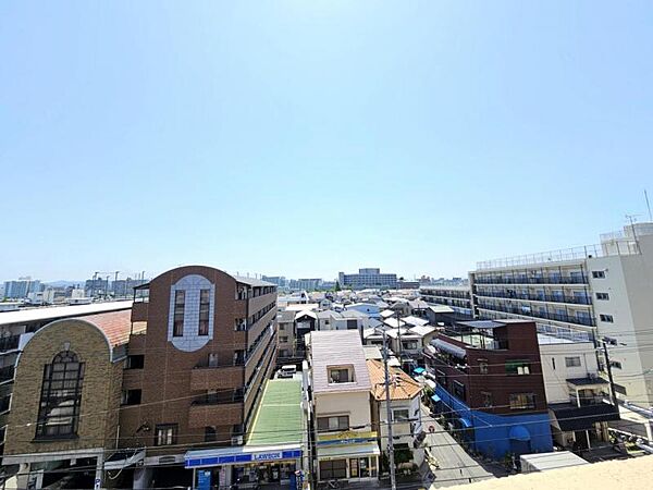 周囲に高い建物はなく、眺望良好ですよ！
