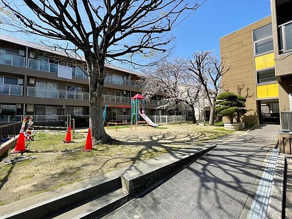 敷地内に公園がありますよ。
