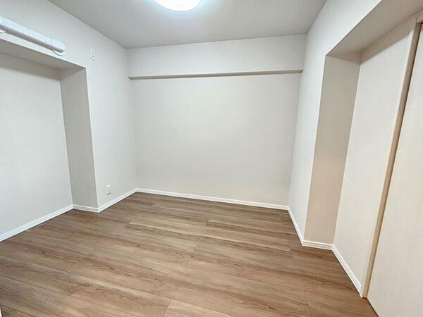 洋室4．3帖：ベッドやデスクなど、お好きなインテリアを揃え、お好みのお部屋づくりをお楽しみください！