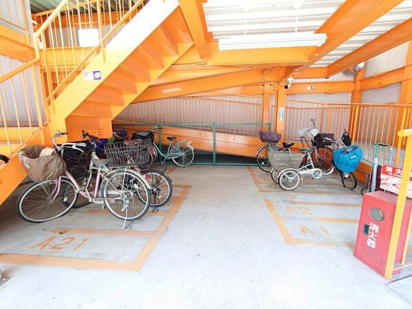 整理された駐輪場で自転車の出し入れもらくらく！