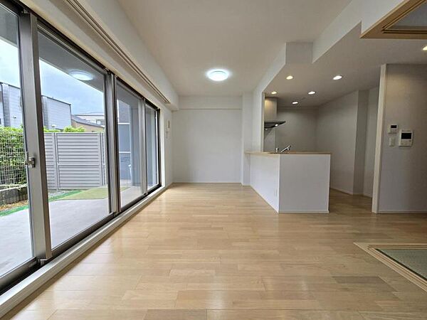 ＬＤＫ14．9帖：清潔感があり、明るく落ち着いた雰囲気の室内空間！