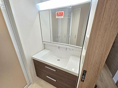 新調された洗面台での身支度は気持ちのいいものですね