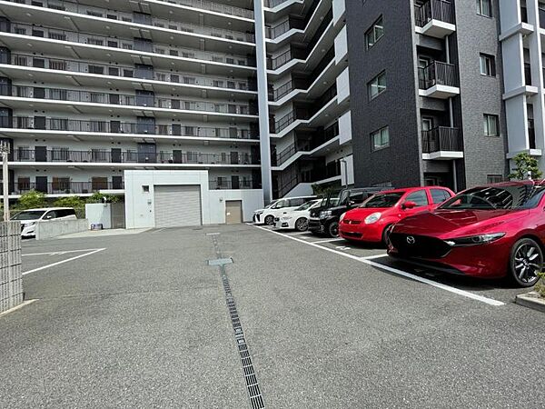 ゆったりとした敷地内駐車場で駐車もらくらく！