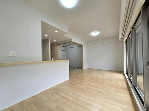 ＬＤＫ14．9帖：やわらかな光と温もりが調和する、くつろぎの空間です。