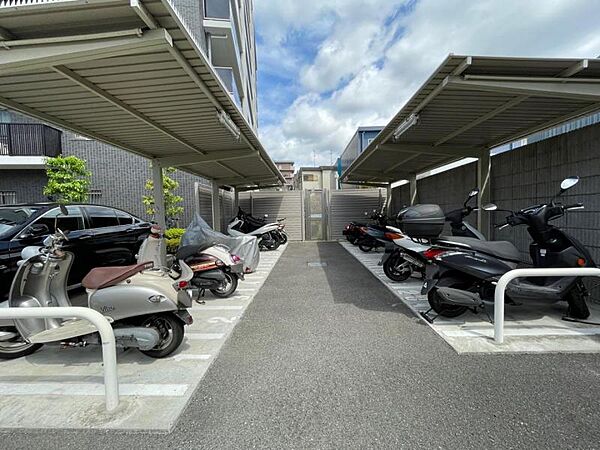 バイク置き場も確保されています。