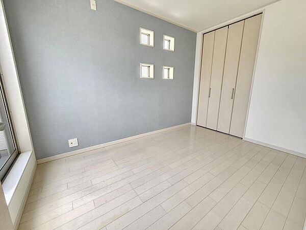 ＬＤＫ5帖：アクセントクロスがポイントになったおしゃれなお部屋！