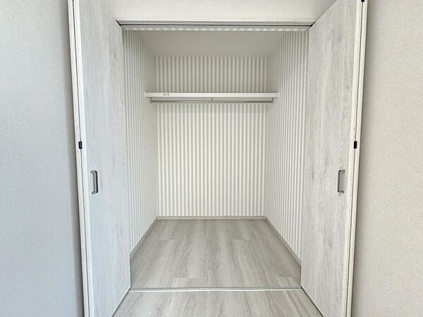 洋室：各居室すべて収納付きでお部屋もすっきり使えますね！