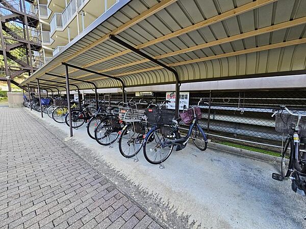 整理された駐輪場で自転車の出し入れもらくらく！