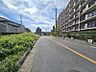 その他：前面道路は歩道も整備され、小さなお子様にも安心