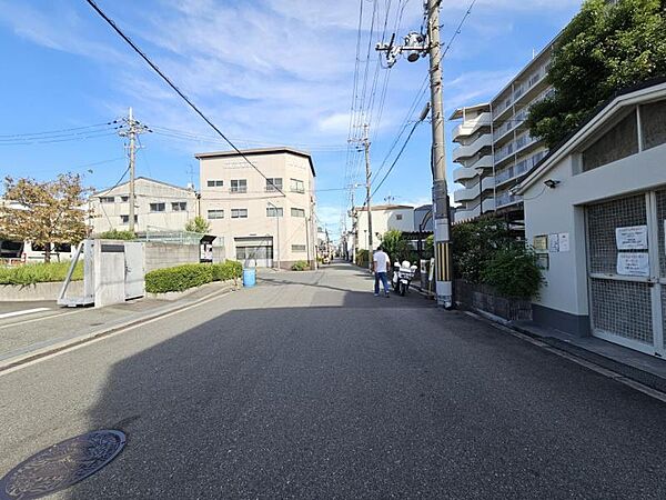 スロープも設けられたエントランスですよ！