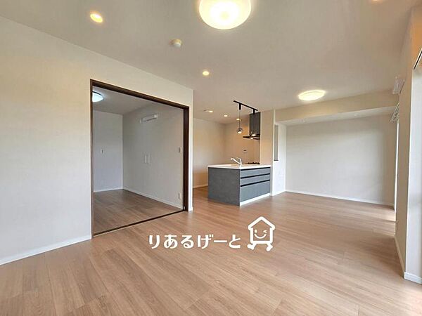 ＬＤＫ15．5帖：清潔感があり、明るく落ち着いた雰囲気の室内空間！
