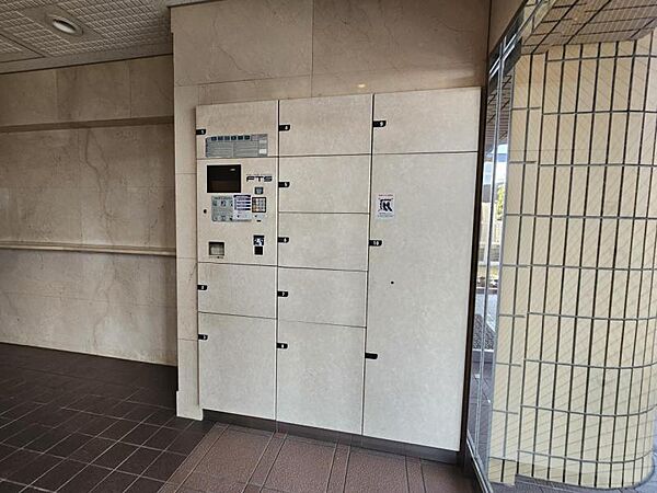 宅配ボックスがあるので安心して外出できますよ！