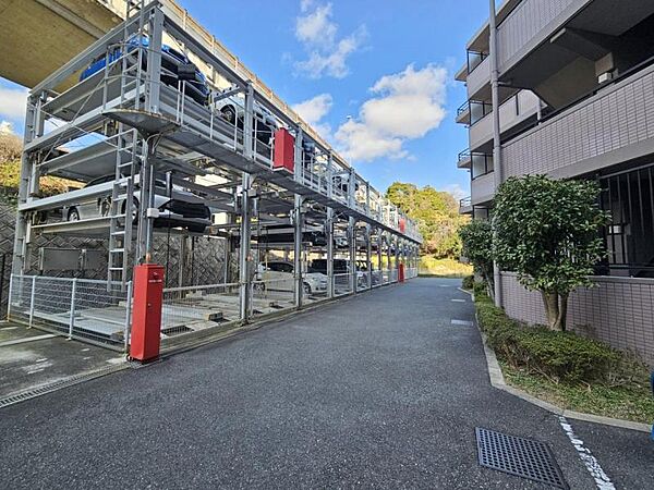 立体式駐車場完備で、多くの車が駐車可能になります！