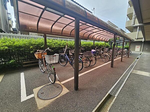 整理された駐輪場で自転車の出し入れもらくらく！
