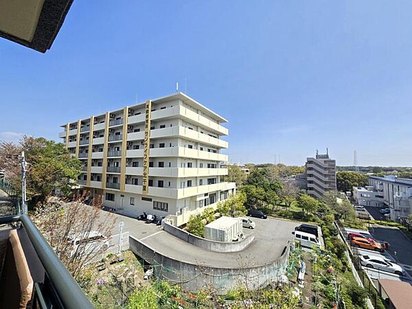 周囲に高い建物はなく、眺望良好ですよ！