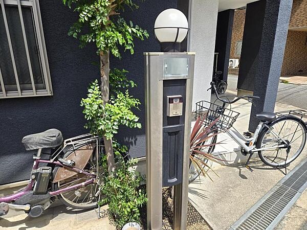 マルチ機能付き門柱（ポスト、TVモニターホン、ネームプレート、門灯）