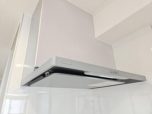 スリムなレンジフードで見た目もスッキリしています。