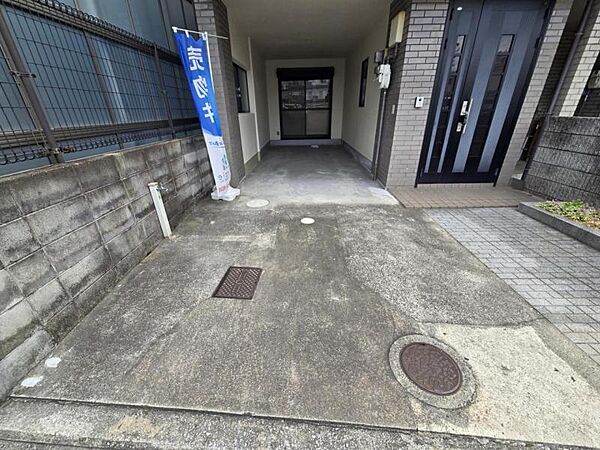 広めのカースペースで駐車も楽々☆