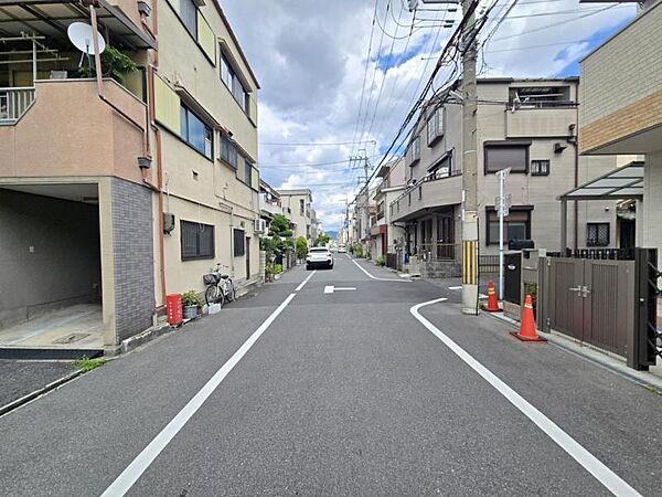 前面道路すっきりしていますので車の出入りスムーズ