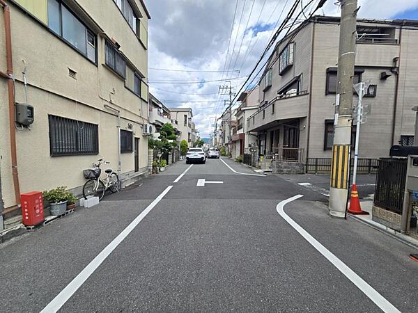 車通りの少ない前面道路でお子様の通学も安心ですね！