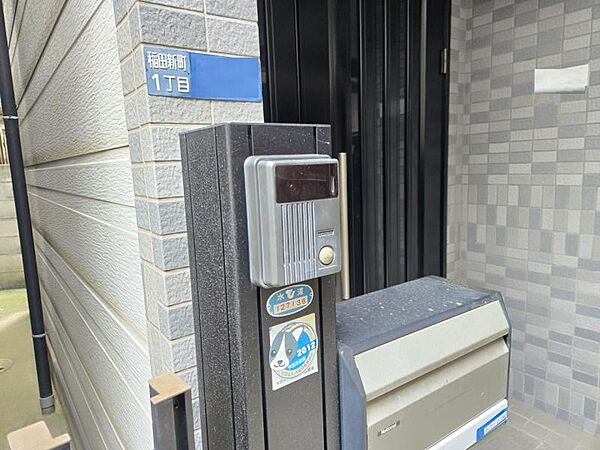 モニタ付きインターホンが設置されている玄関前！