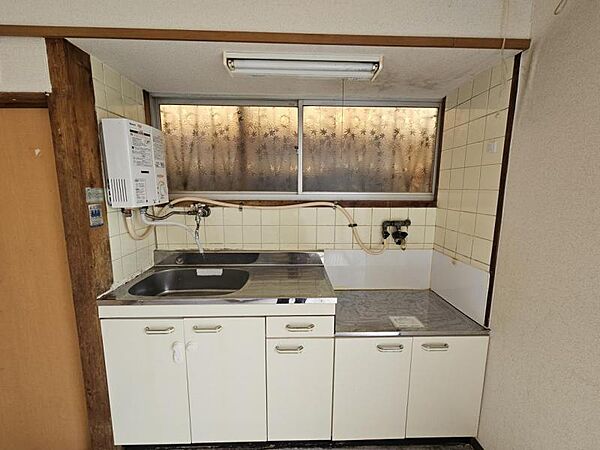 豊富な収納力で調理器具もしっかり片付きます！