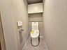 トイレ：棚上収納があるトイレは使いやすくて便利なのが良いですね！