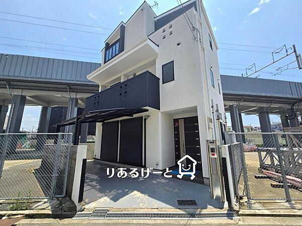 外観：327002796409