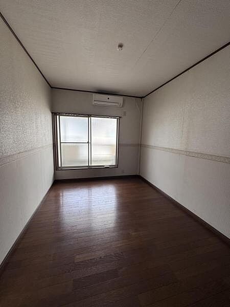 洋室6帖：バルコニーに面したお部屋は日当たり、通風良好です！