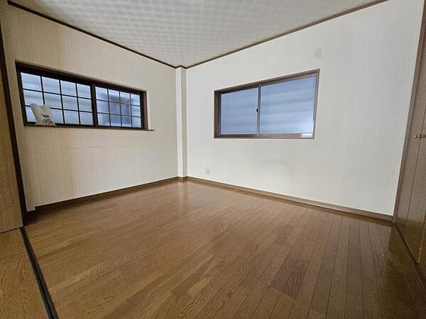 洋室6帖：リビングの延長としても個室としても使えるお部屋！
