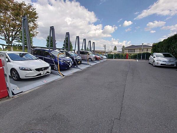 ゆったりとした敷地内駐車場で駐車もらくらく！