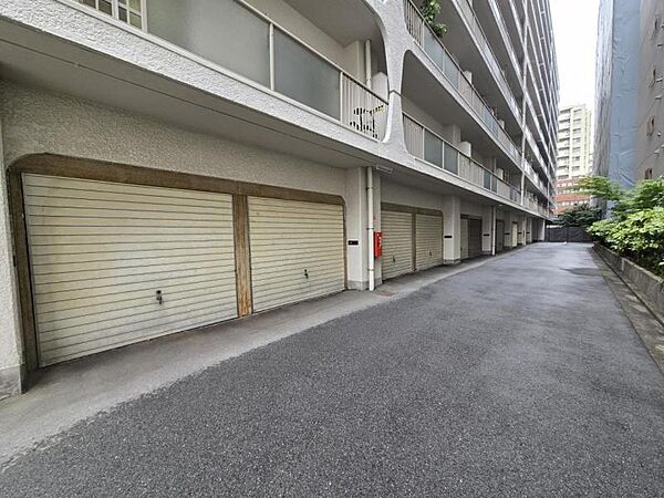 ゆったりとした敷地内駐車場で駐車もらくらく！