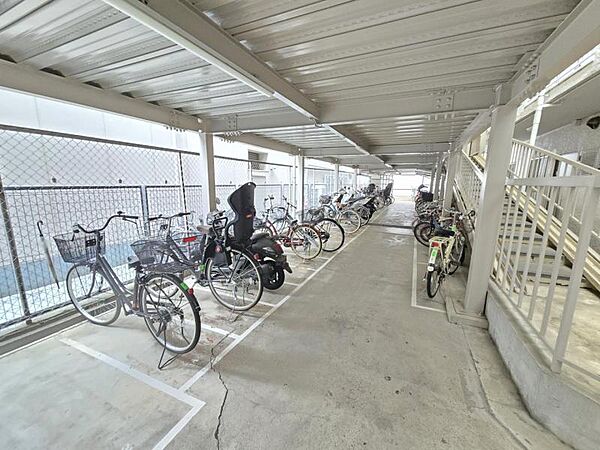 整理された駐輪場で自転車の出し入れもらくらく！